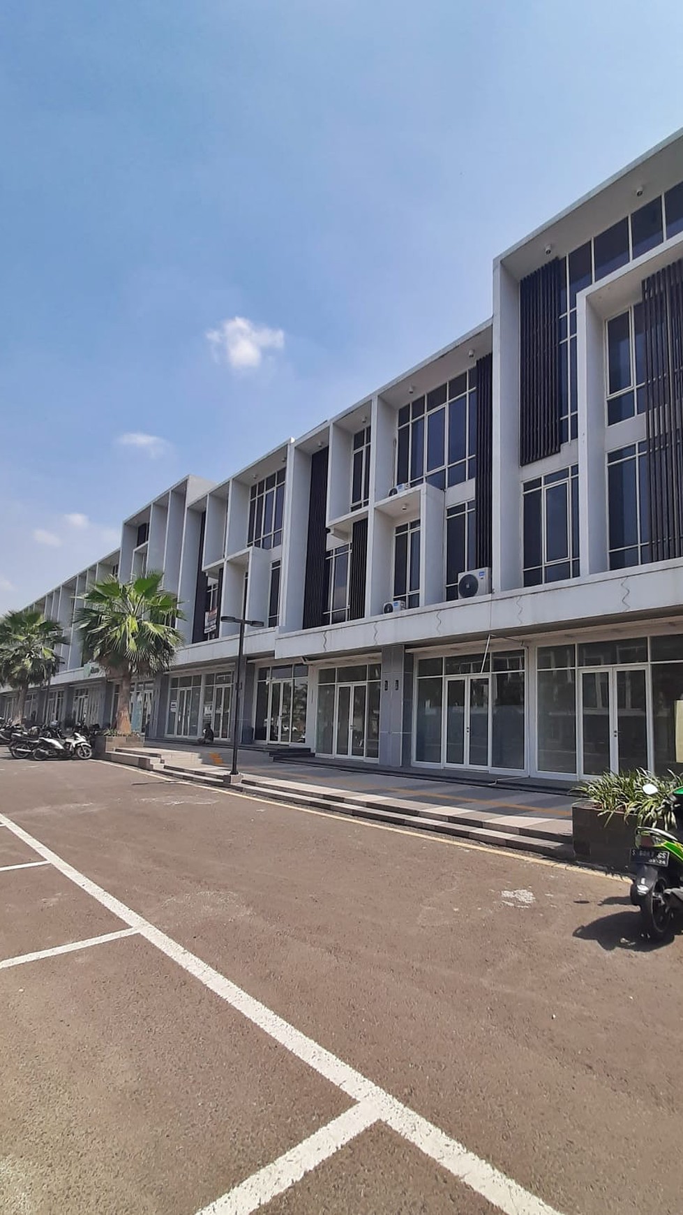 Dijual Ruko Citraland North West Boulevard Surabaya Barat -3 lantai -  Parkiran Mobil LUAS