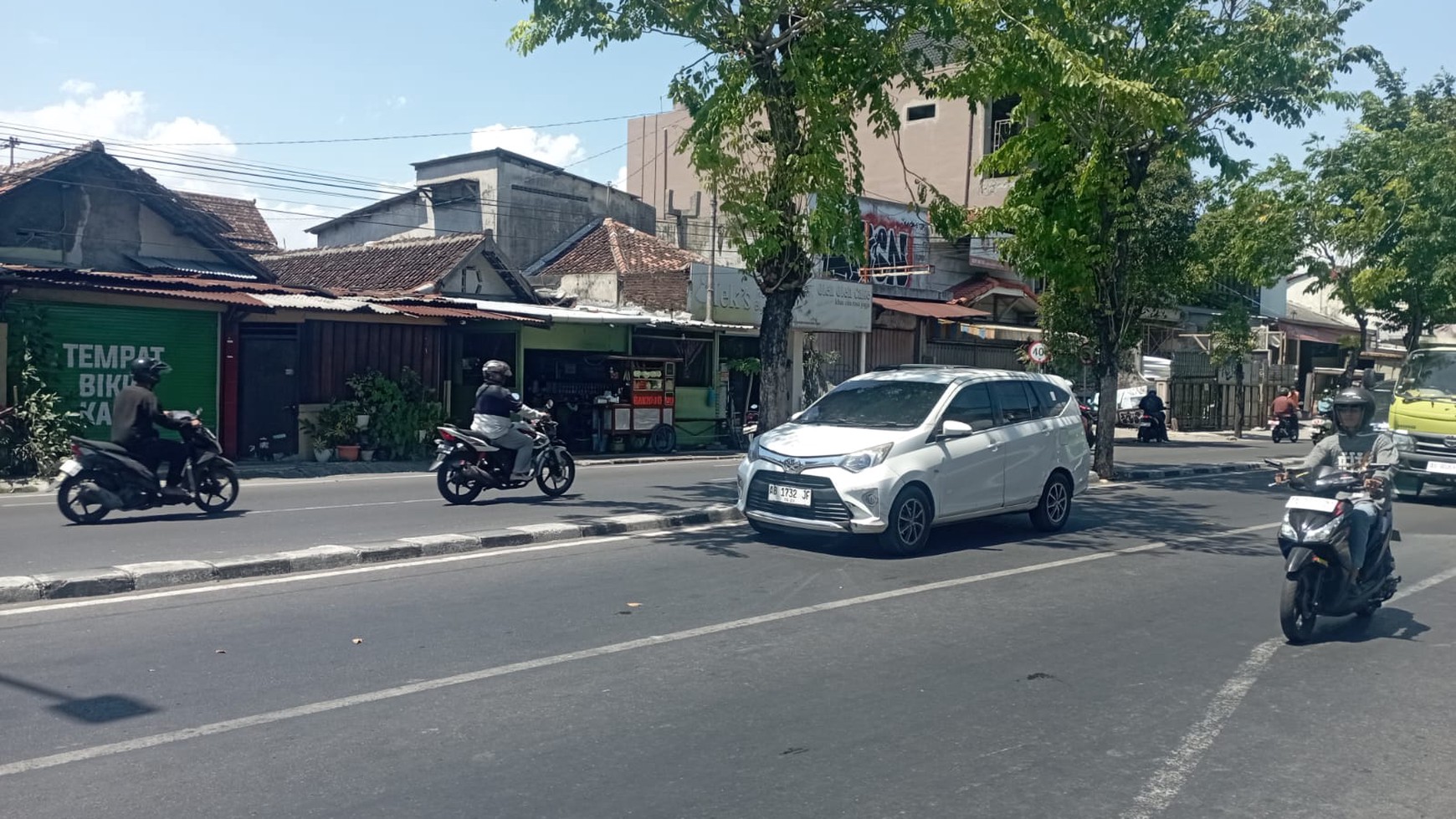 Tanah dan Bangunan Lantai Lokasi Strategis Dekat Hotel Tjokro Style, Umbulharjo, Yogyakarta