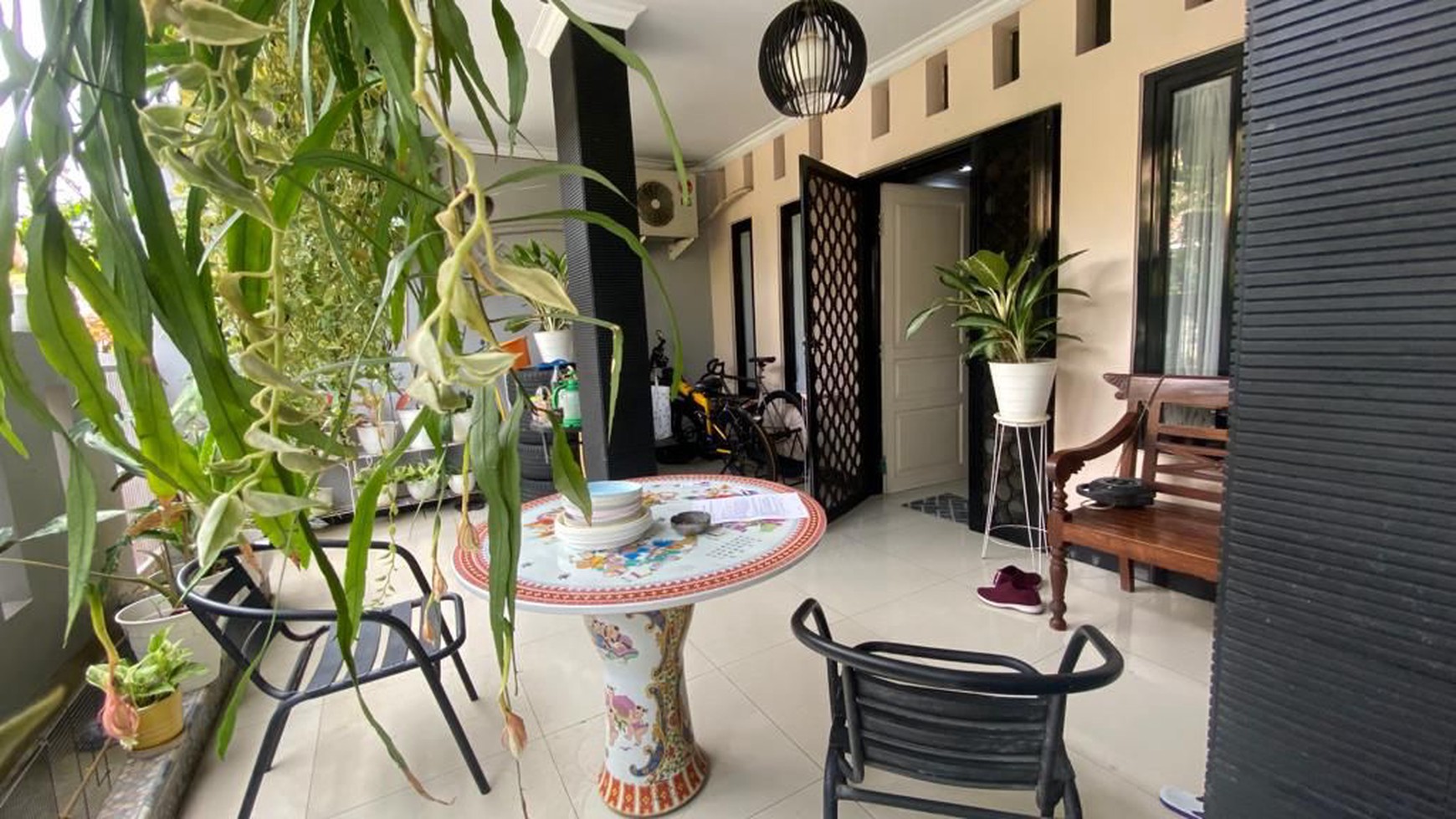 Rumah Modern Dalam Kompleks Tenang Pondok Cabe