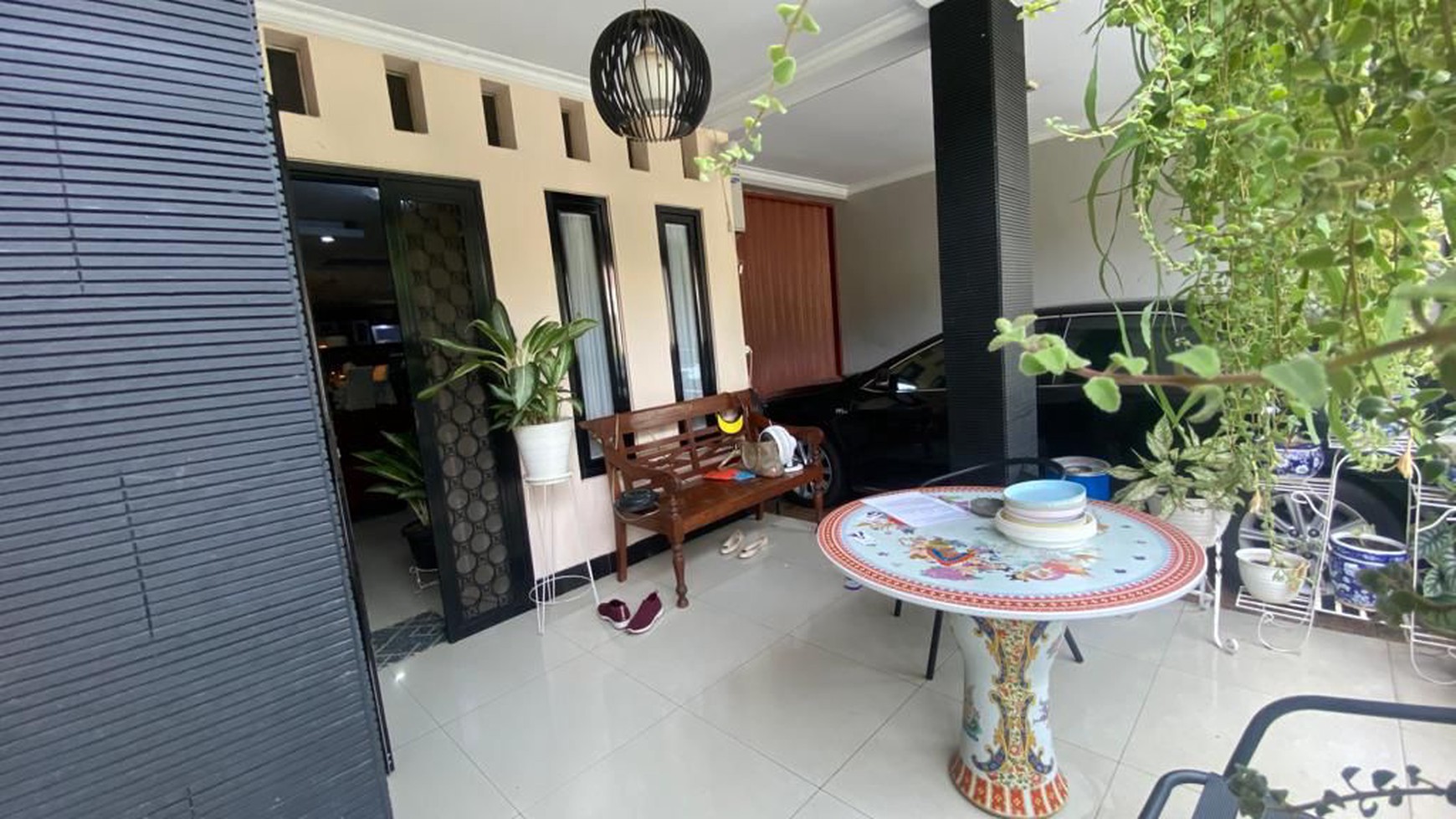 Rumah Modern Dalam Kompleks Tenang Pondok Cabe