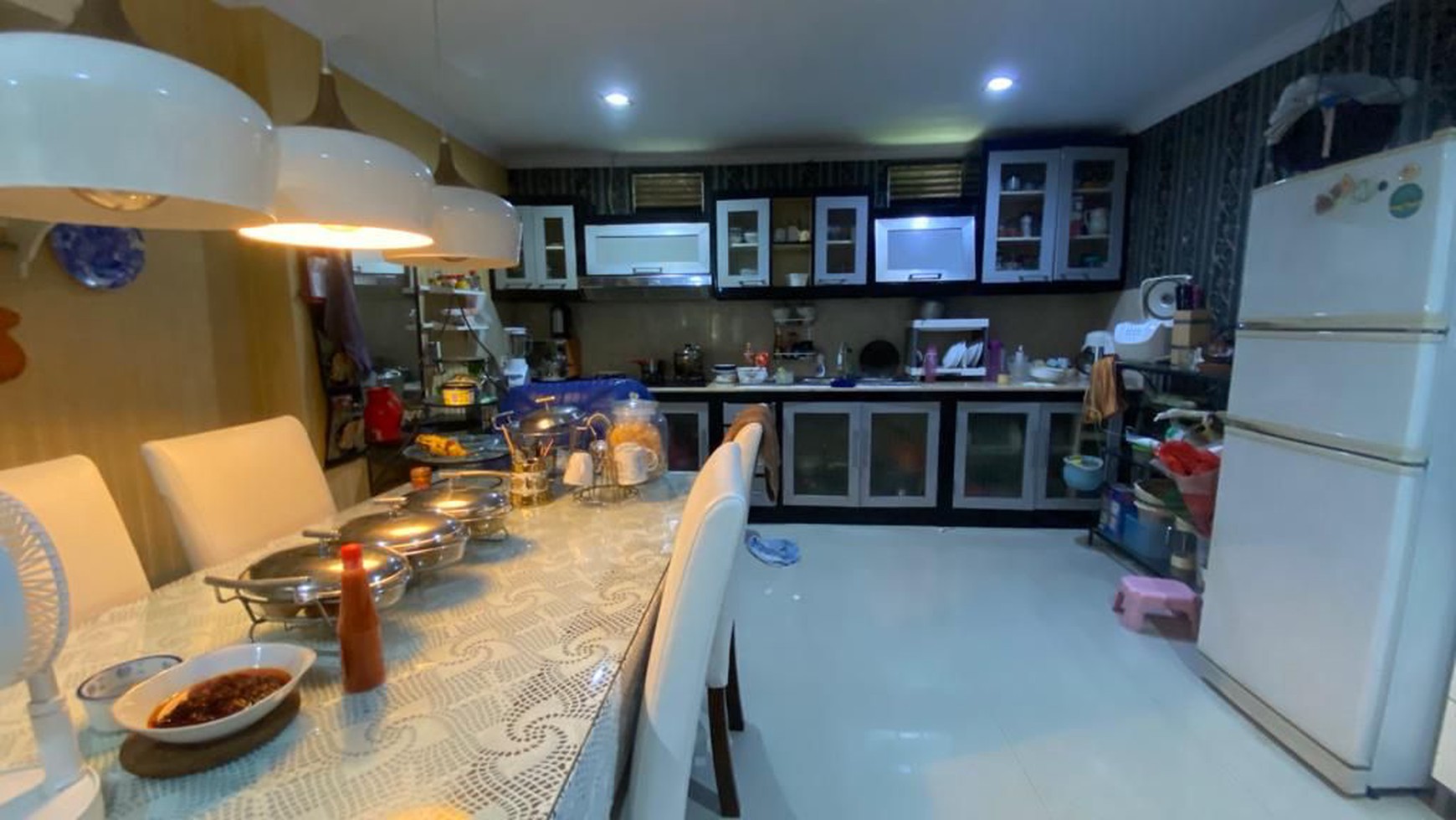 Rumah Modern Dalam Kompleks Tenang Pondok Cabe