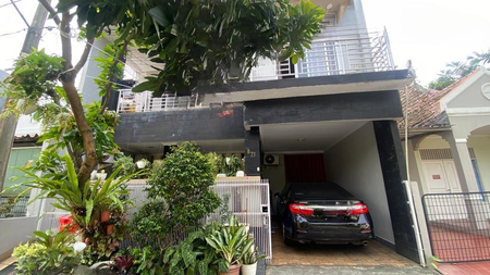 Rumah Modern Dalam Kompleks Tenang Pondok Cabe