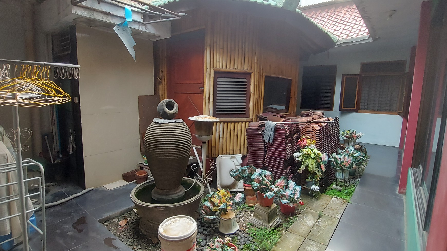 Rumah di Lokasi Strategis di Tebet Raya