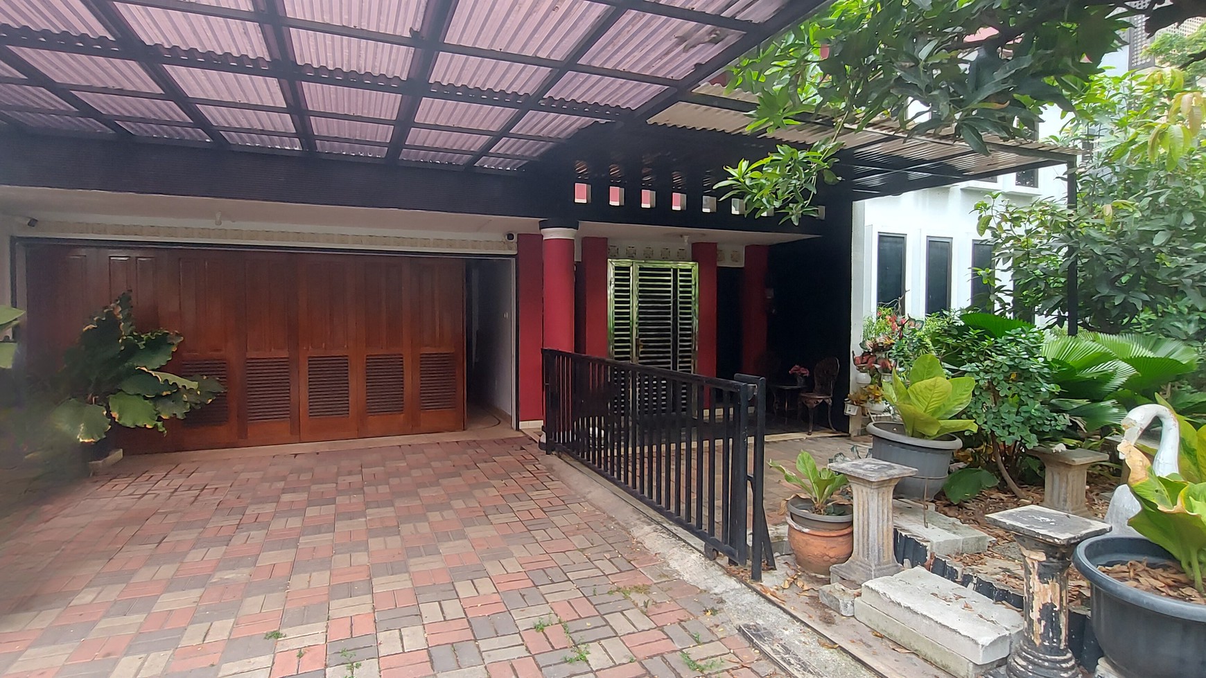 Rumah di Lokasi Strategis di Tebet Raya