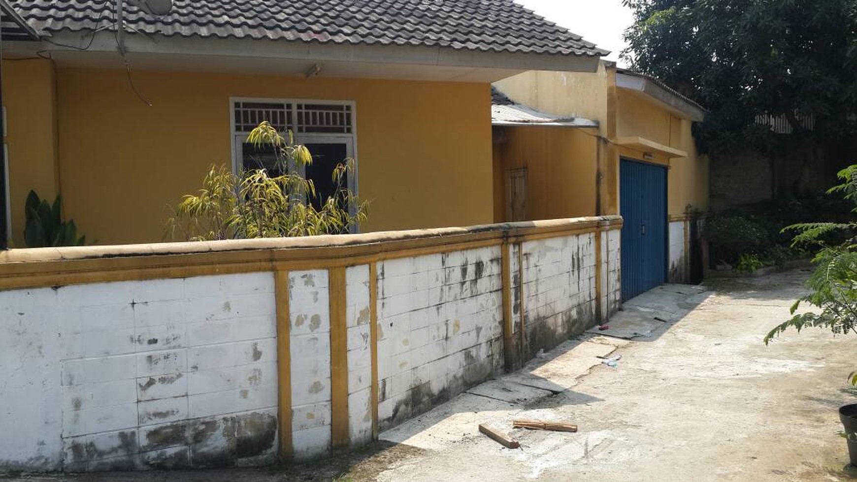 Di Jual Rumah Lama hitung tanah di Kompleks Bumi Pelita Kencana Pondok Cabe Pamulang Tangerang Selatan 