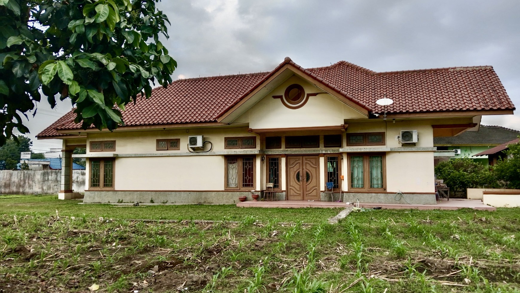 Rumah di kawasan komersil di jalan jamin ginting, medan, sumatra utara