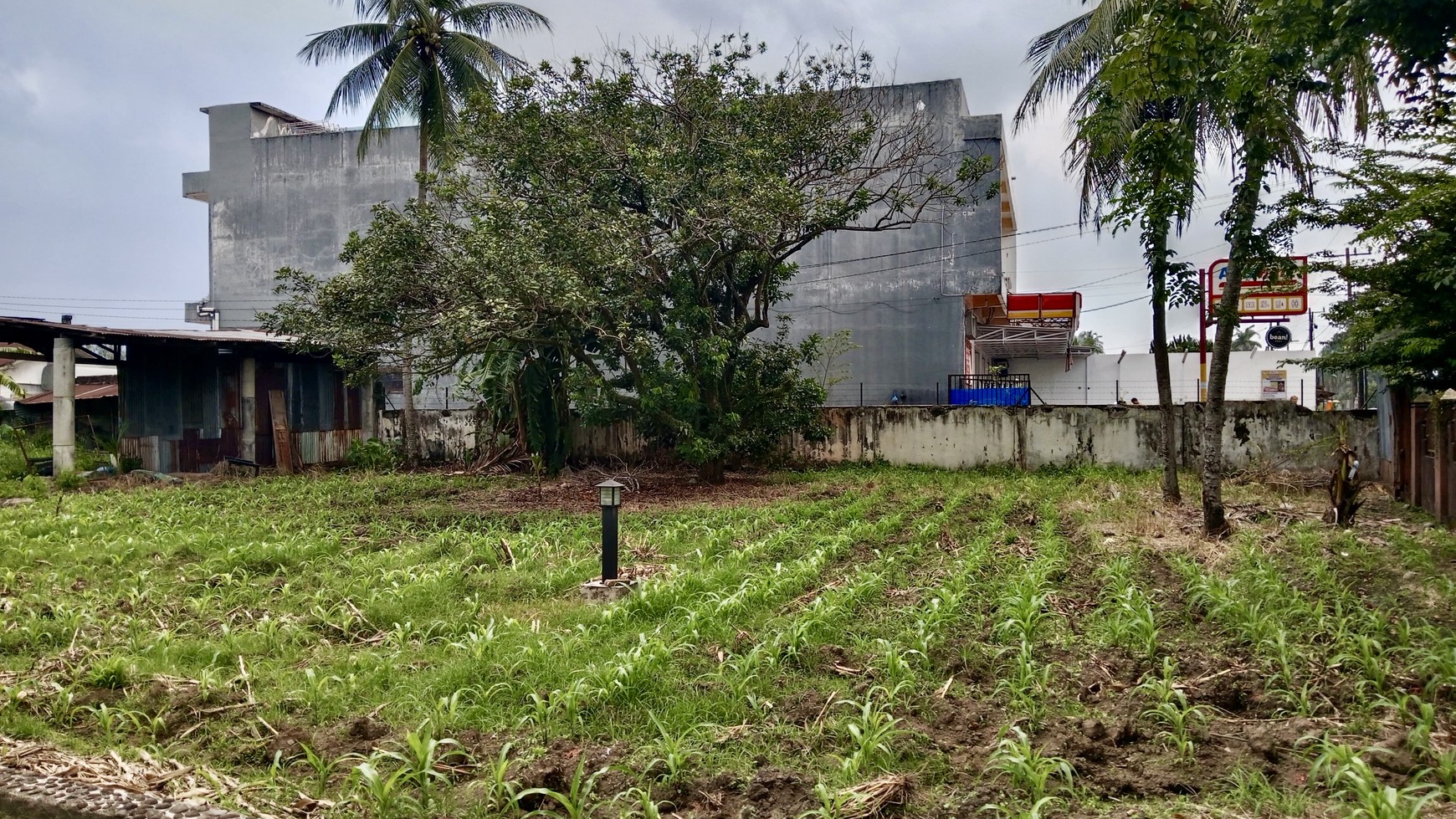 Rumah di kawasan komersil di jalan jamin ginting, medan, sumatra utara