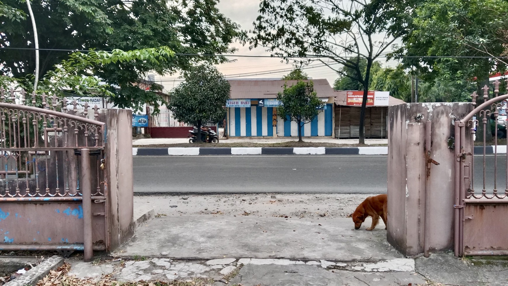 Rumah di kawasan komersil di jalan jamin ginting, medan, sumatra utara