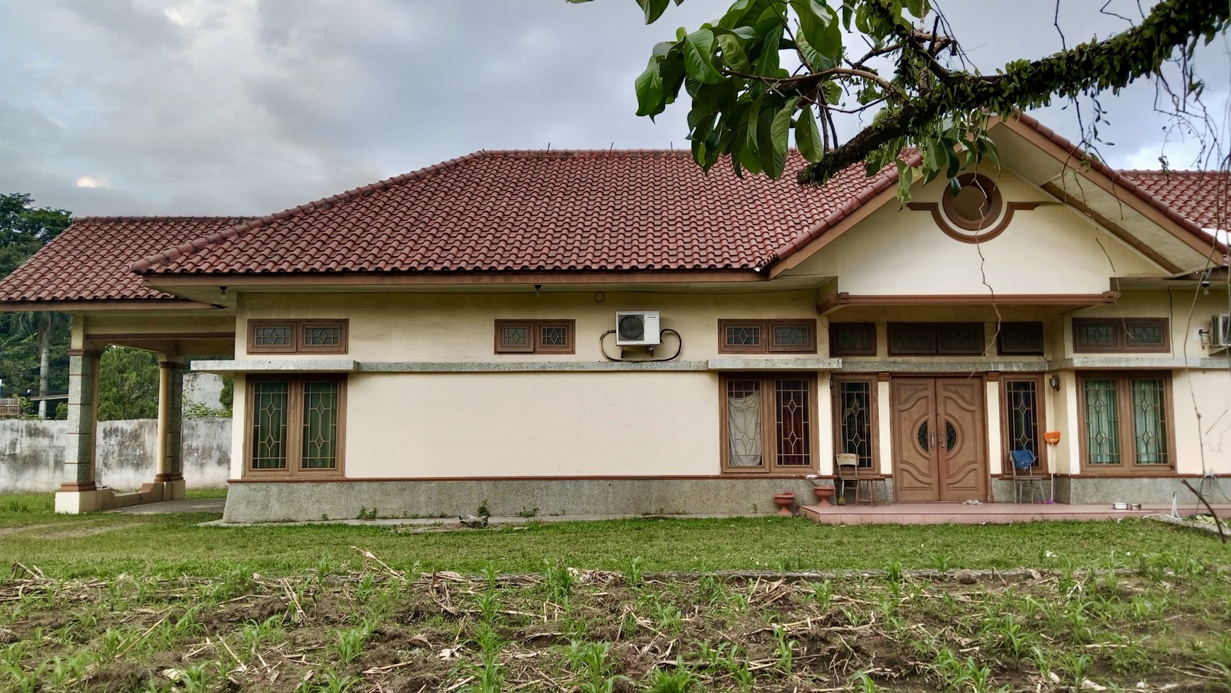 Rumah di kawasan komersil di jalan jamin ginting, medan, sumatra utara