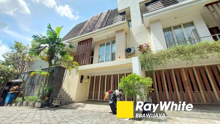 Townhouse di Kemang, Jakarta Selatan, Dalam Cluster, Private pool, siap huni