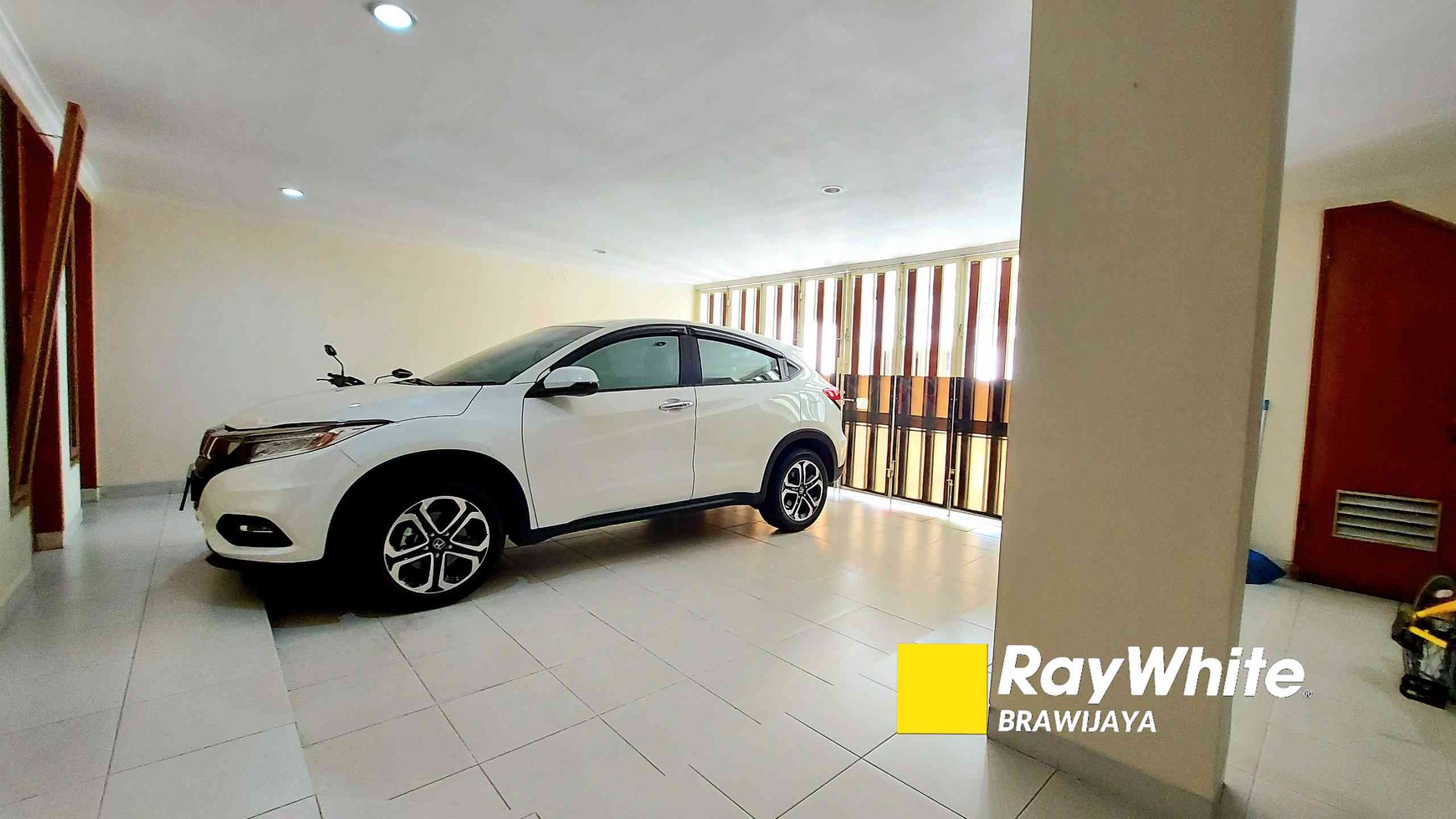 Townhouse di Kemang, Jakarta Selatan, Dalam Cluster, Private pool, siap huni