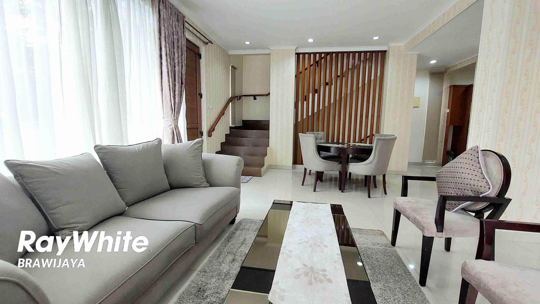 Townhouse di Kemang, Jakarta Selatan, Dalam Cluster, Private pool, siap huni