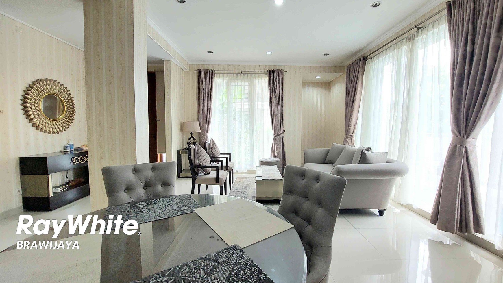 Townhouse di Kemang, Jakarta Selatan, Dalam Cluster, Private pool, siap huni