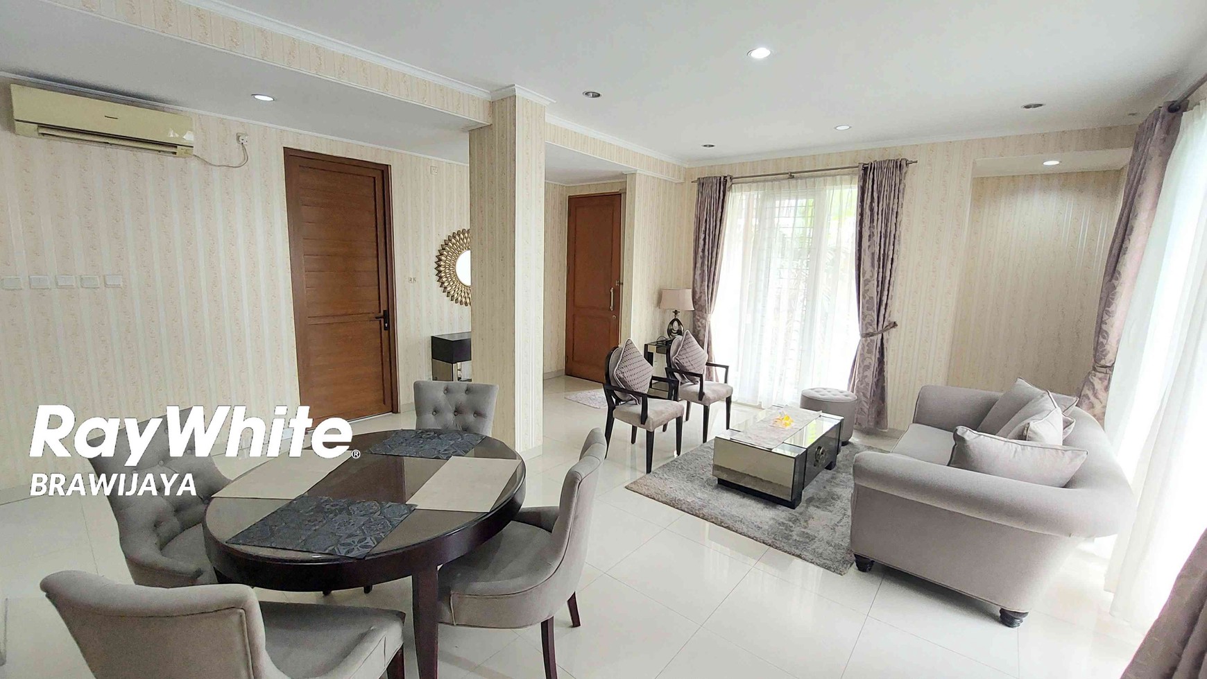 Townhouse di Kemang, Jakarta Selatan, Dalam Cluster, Private pool, siap huni