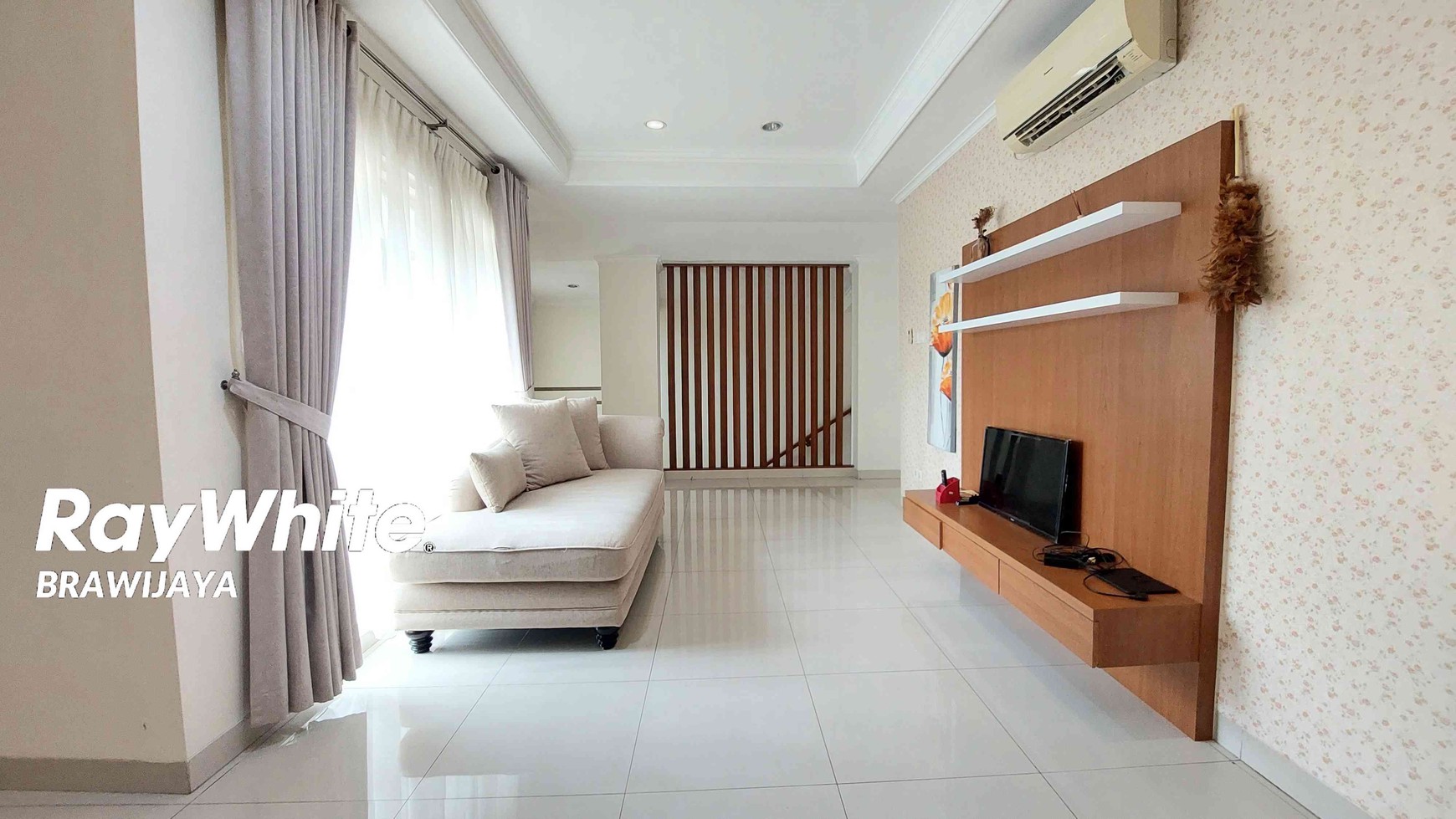 Townhouse di Kemang, Jakarta Selatan, Dalam Cluster, Private pool, siap huni