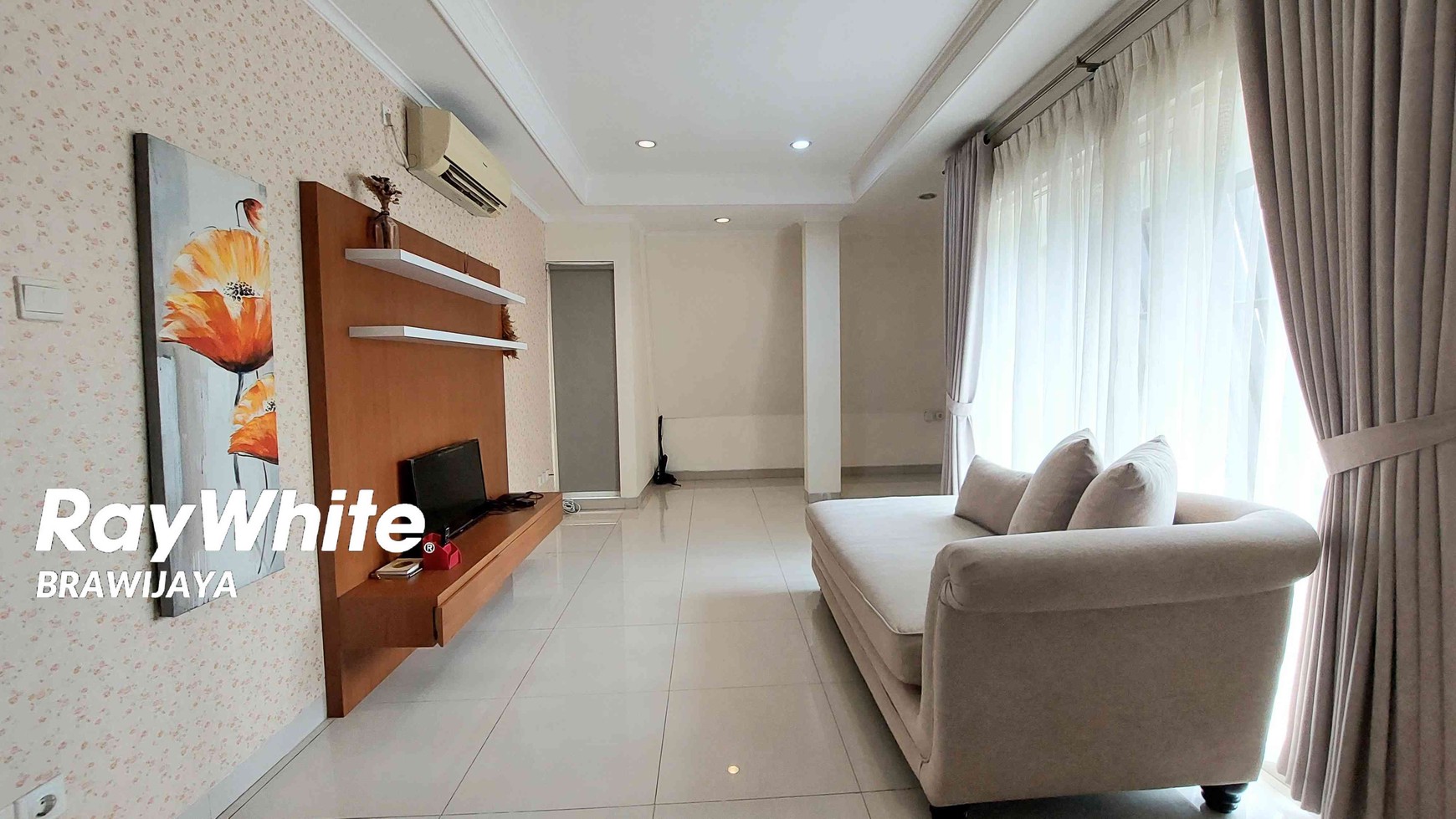 Townhouse di Kemang, Jakarta Selatan, Dalam Cluster, Private pool, siap huni