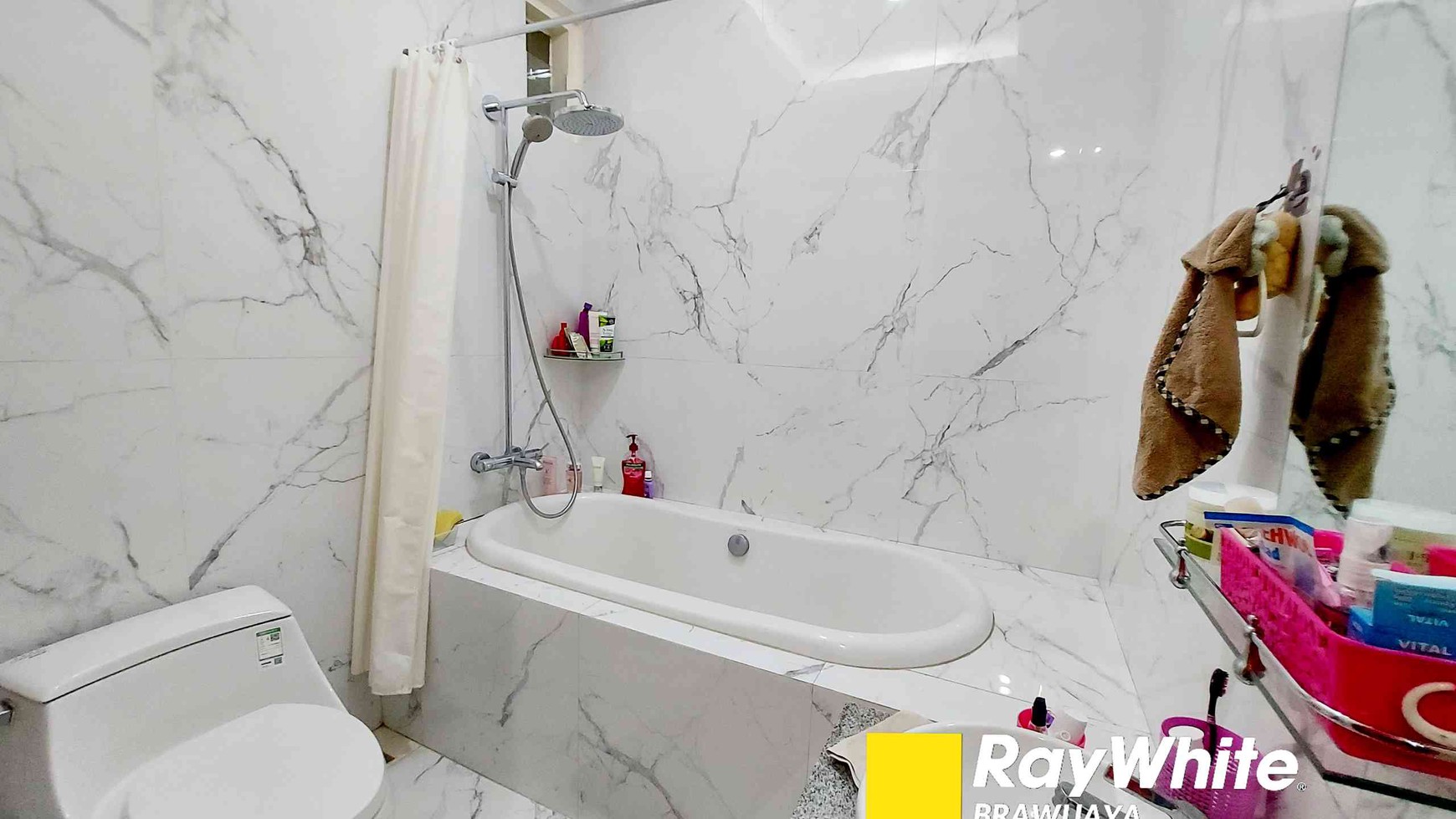 Townhouse di Kemang, Jakarta Selatan, Dalam Cluster, Private pool, siap huni