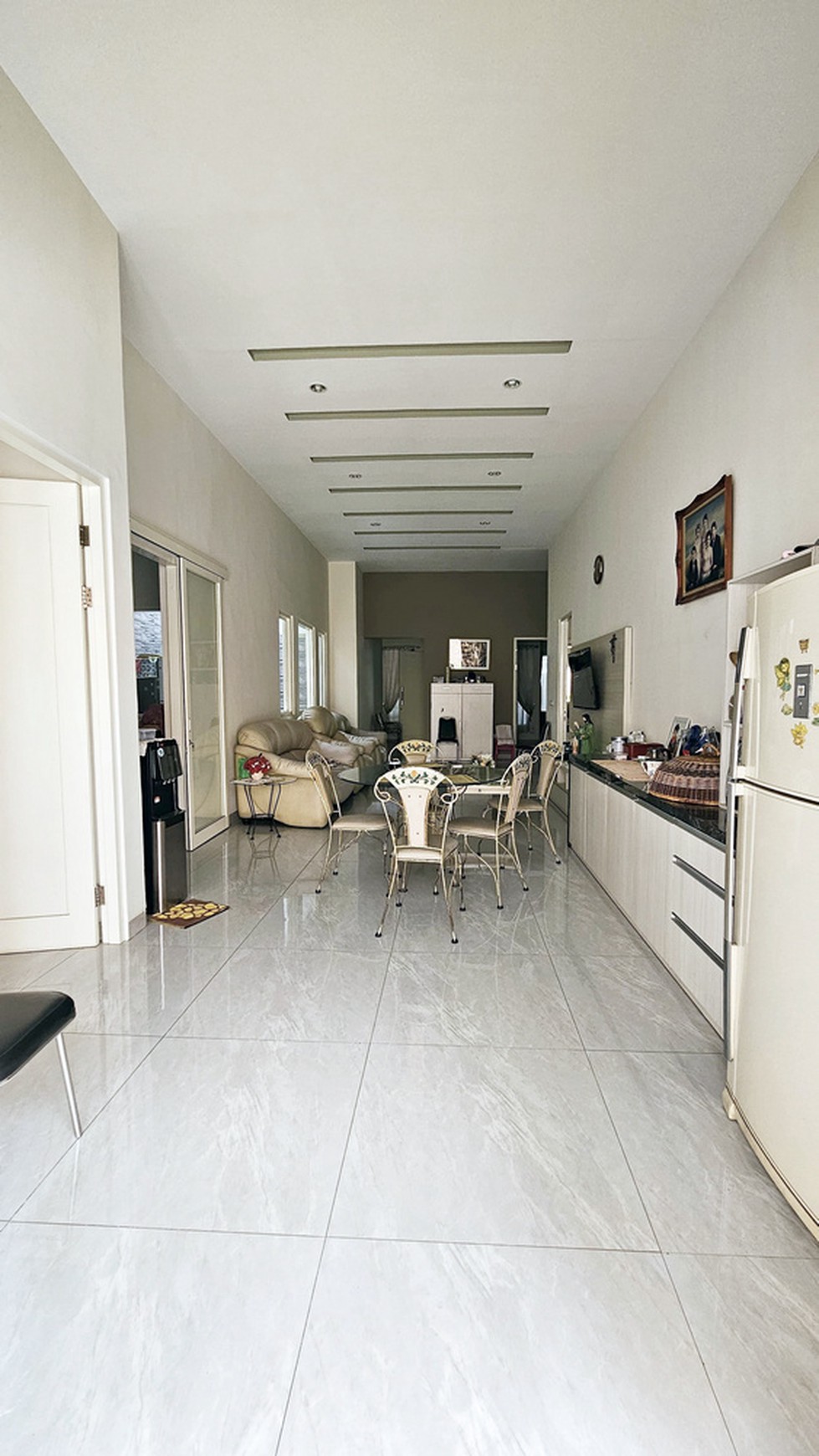 Rumah di Manyar Jaya Surabaya Timur, Cocok orang tua dengan keluarga besarnya, Full Furnished, SIAP HUNI !!!