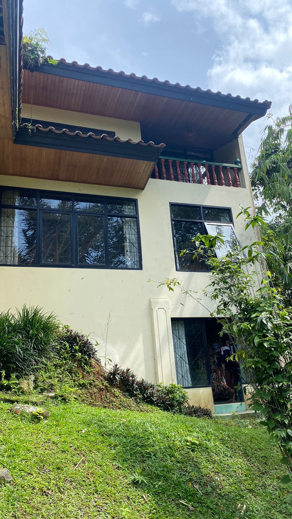 Dijual Vila Asri di Megamendung, Puncak