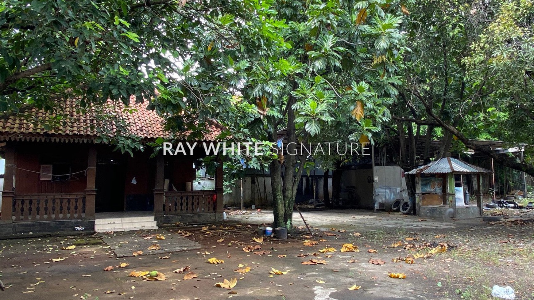 Rumah Tua Hitung Tanah Area Komersil Cocok Untuk Bisnis