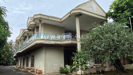 Rumah Tua Hitung Tanah Area Komersil Cocok Untuk Bisnis