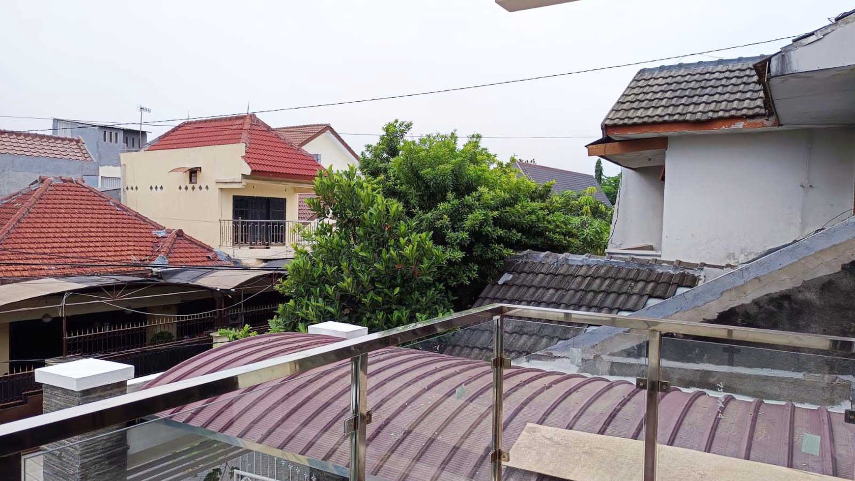 Rumah di Griya Kebraon Selatan Surabaya Barat, Sudah Renovasi, Siap Huni