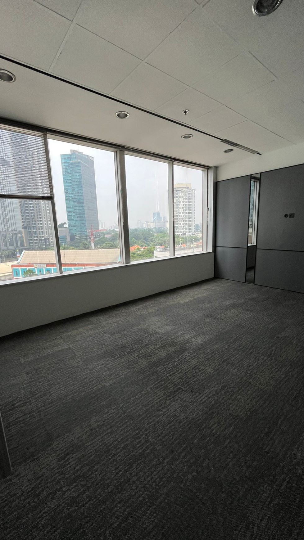 Disewakan Ruang Kantor 300m2 di Menara Sudirman Jakarta Selatan