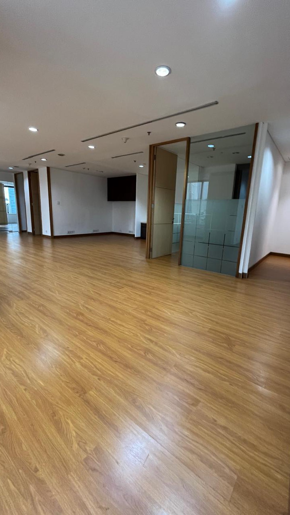 Disewakan Ruang Kantor 300m2 di Menara Sudirman Jakarta Selatan