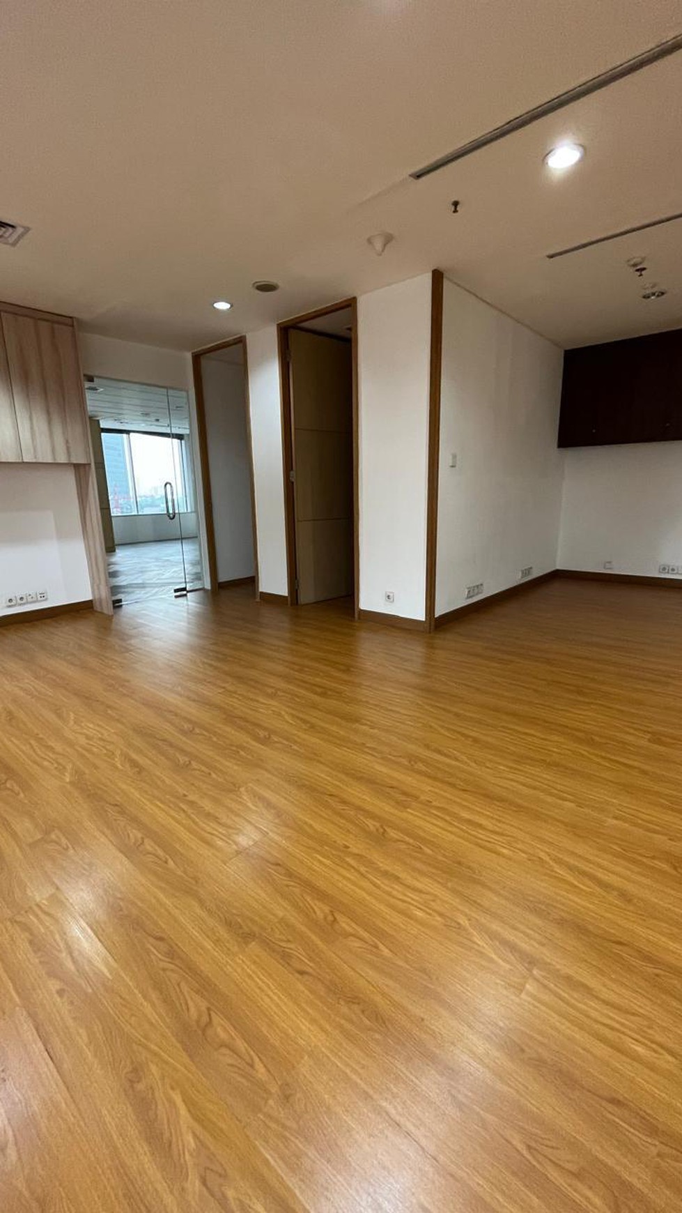 Disewakan Ruang Kantor 300m2 di Menara Sudirman Jakarta Selatan