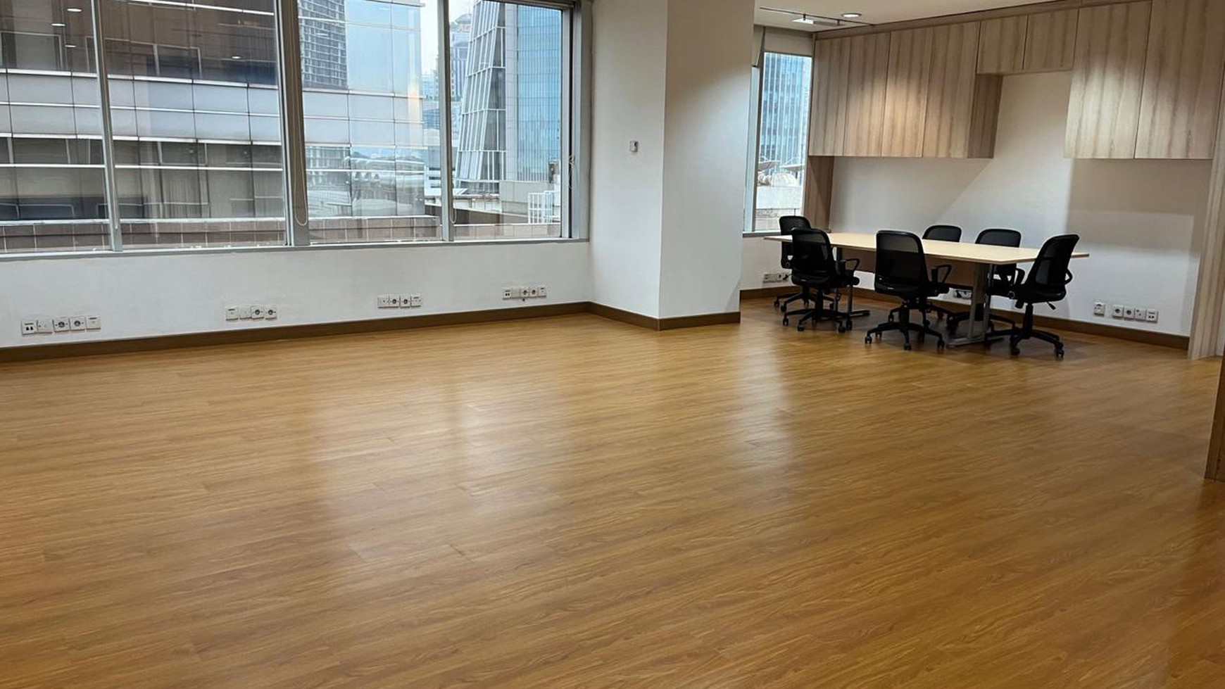 Disewakan Ruang Kantor 300m2 di Menara Sudirman Jakarta Selatan