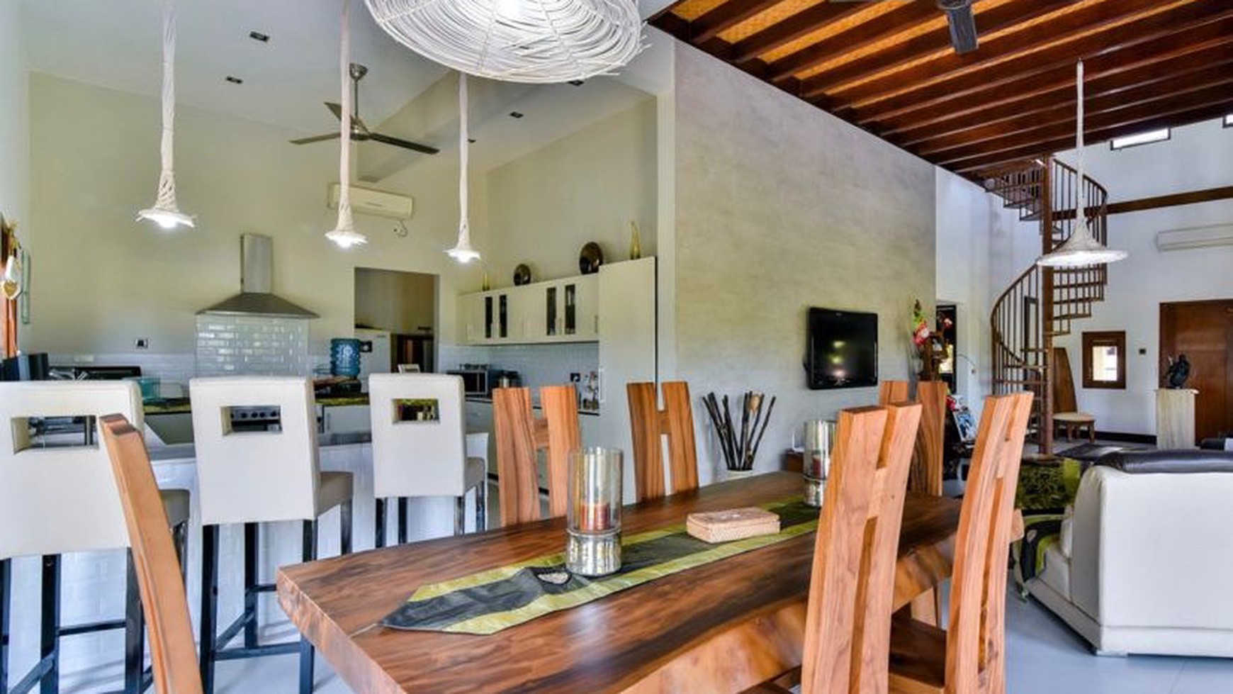 STUNNING BALINESE-STYLE VILLA IS IDEALLY SITUATED WITHIN WALKING DISTANCE TO THE BEACH AND LOVINA CENTER