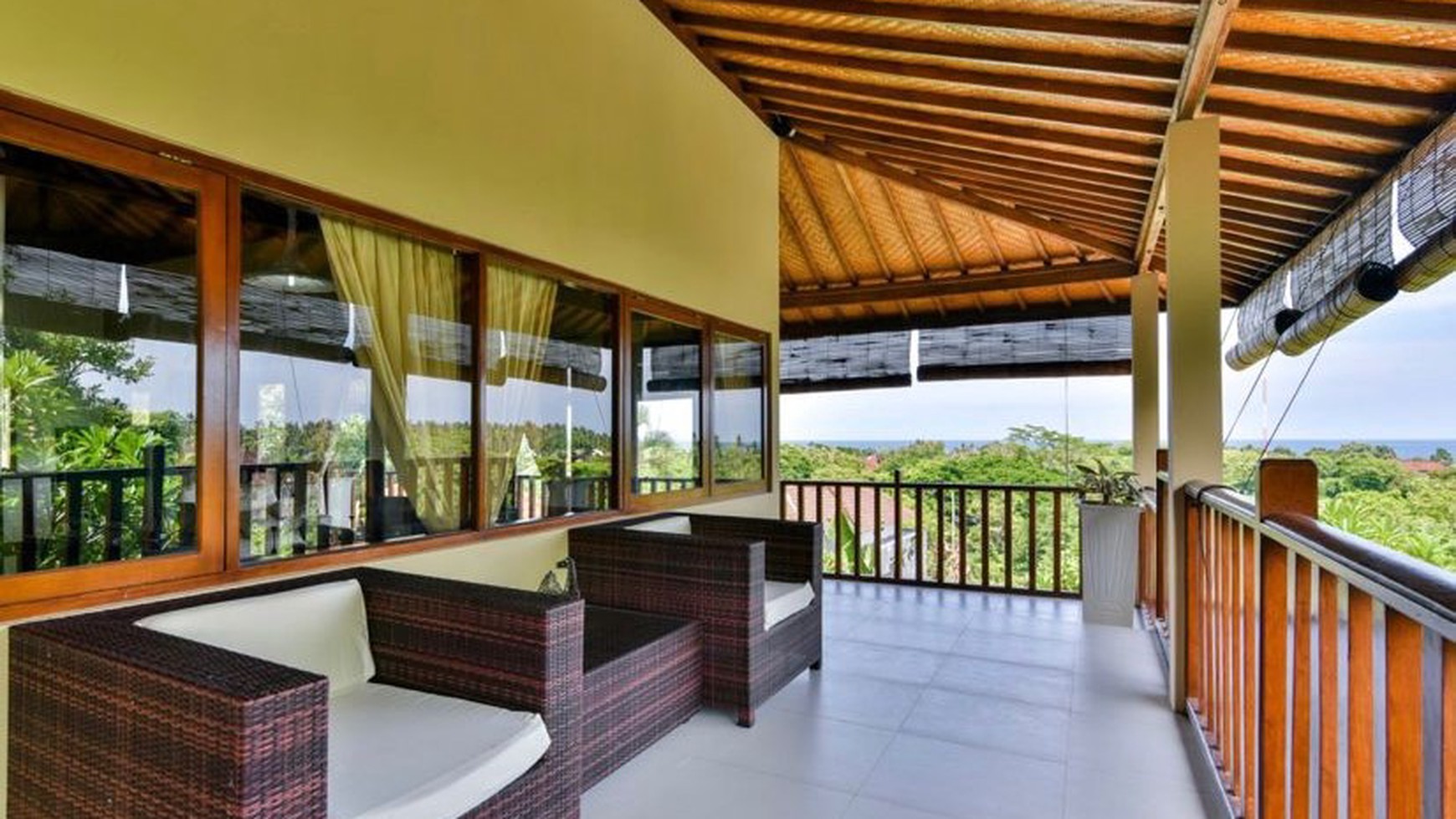 STUNNING BALINESE-STYLE VILLA IS IDEALLY SITUATED WITHIN WALKING DISTANCE TO THE BEACH AND LOVINA CENTER