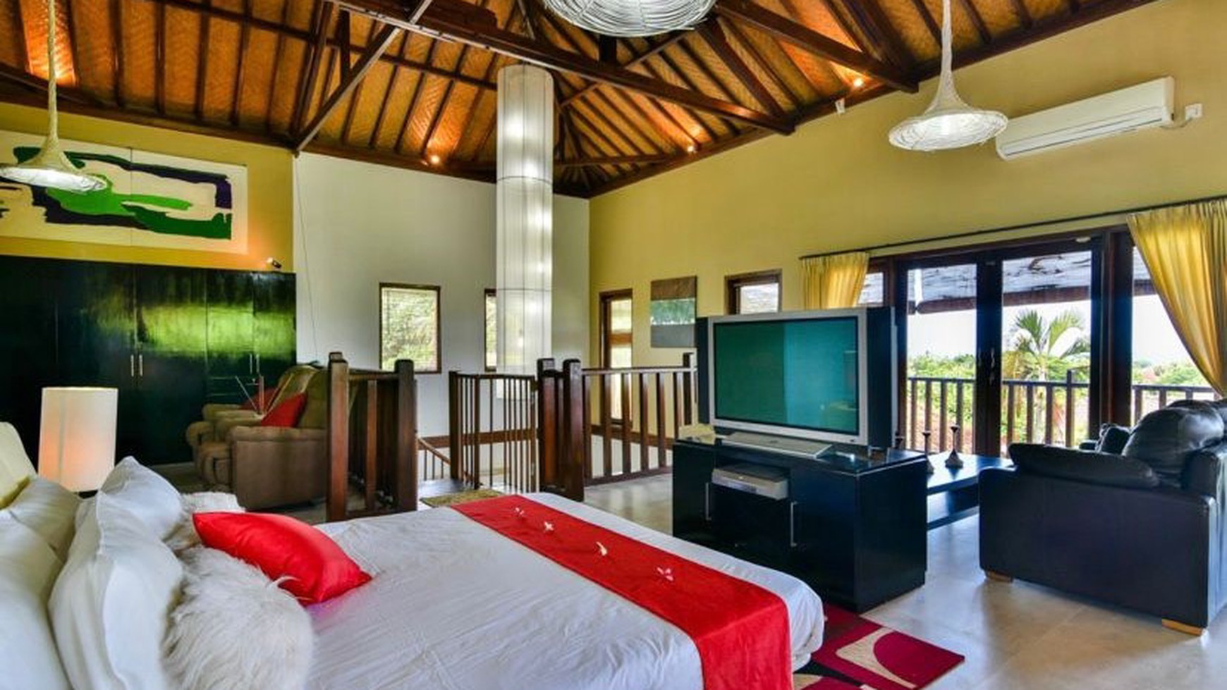 STUNNING BALINESE-STYLE VILLA IS IDEALLY SITUATED WITHIN WALKING DISTANCE TO THE BEACH AND LOVINA CENTER