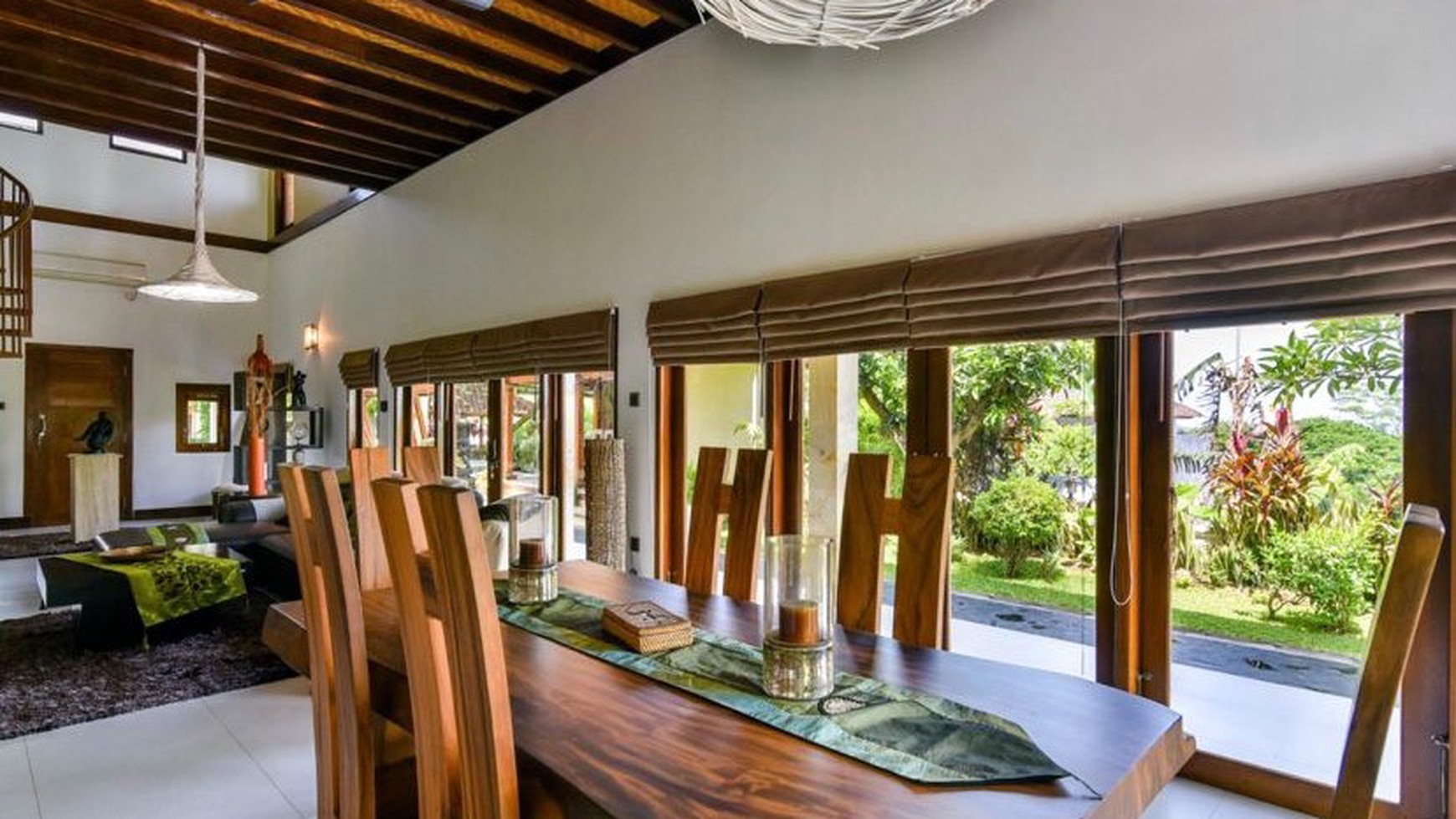 STUNNING BALINESE-STYLE VILLA IS IDEALLY SITUATED WITHIN WALKING DISTANCE TO THE BEACH AND LOVINA CENTER