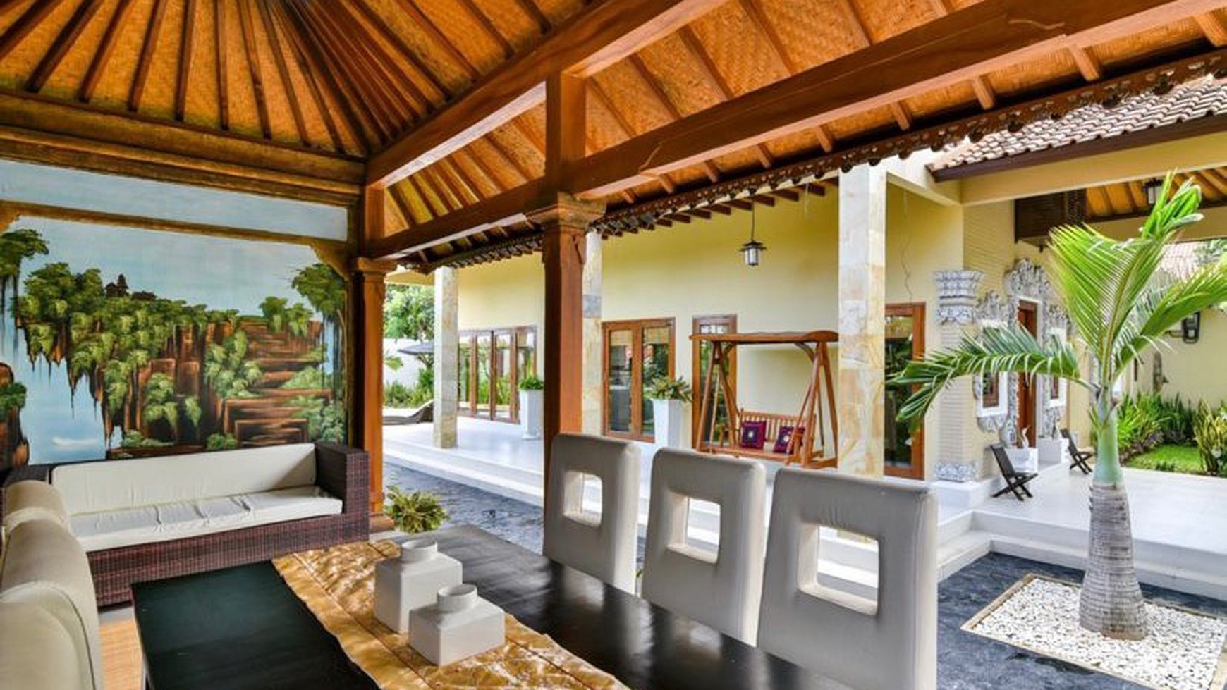 STUNNING BALINESE-STYLE VILLA IS IDEALLY SITUATED WITHIN WALKING DISTANCE TO THE BEACH AND LOVINA CENTER