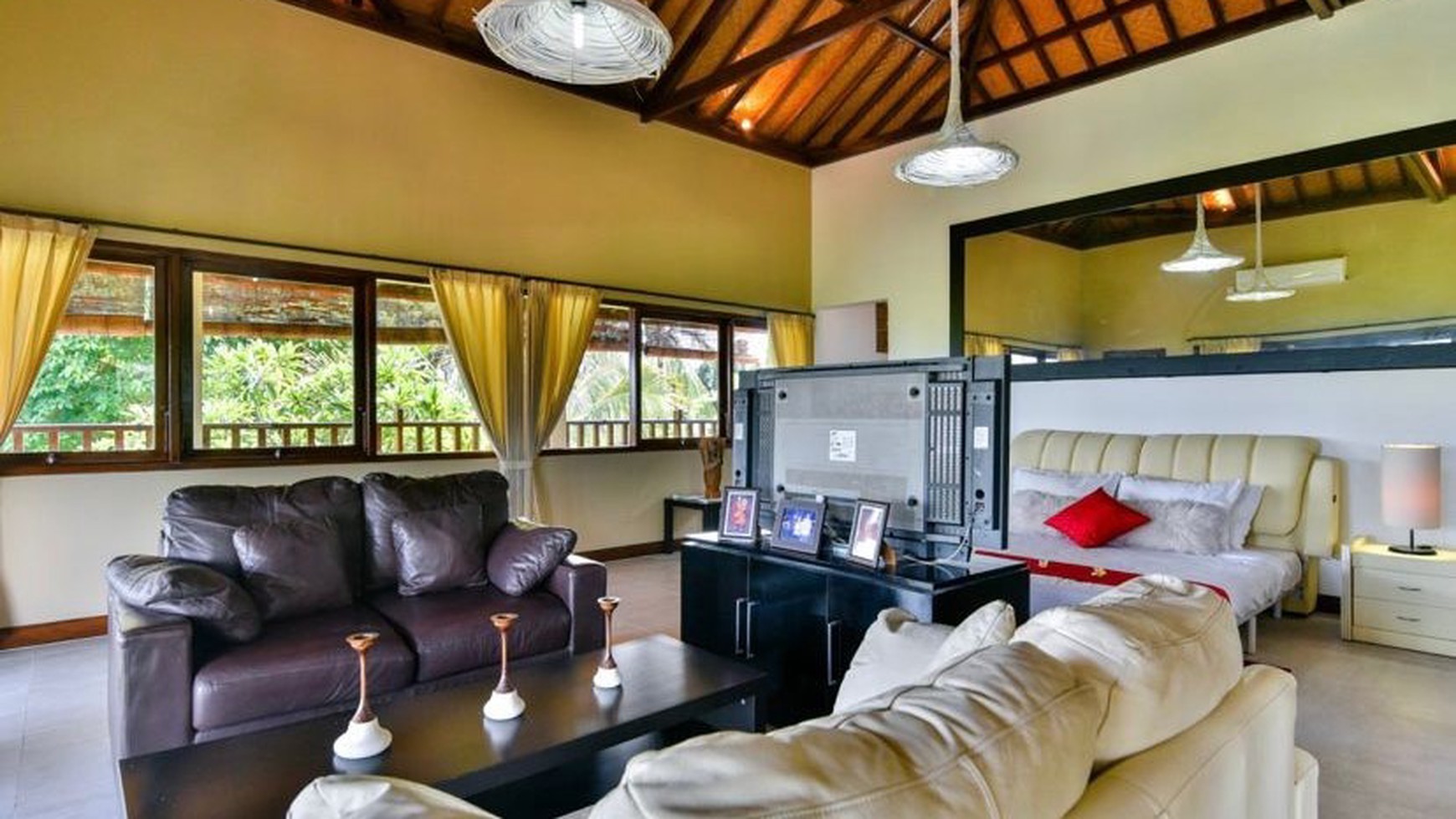 STUNNING BALINESE-STYLE VILLA IS IDEALLY SITUATED WITHIN WALKING DISTANCE TO THE BEACH AND LOVINA CENTER