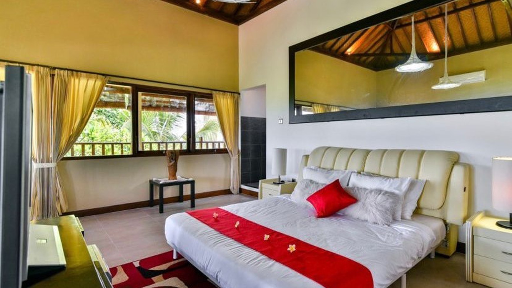 STUNNING BALINESE-STYLE VILLA IS IDEALLY SITUATED WITHIN WALKING DISTANCE TO THE BEACH AND LOVINA CENTER