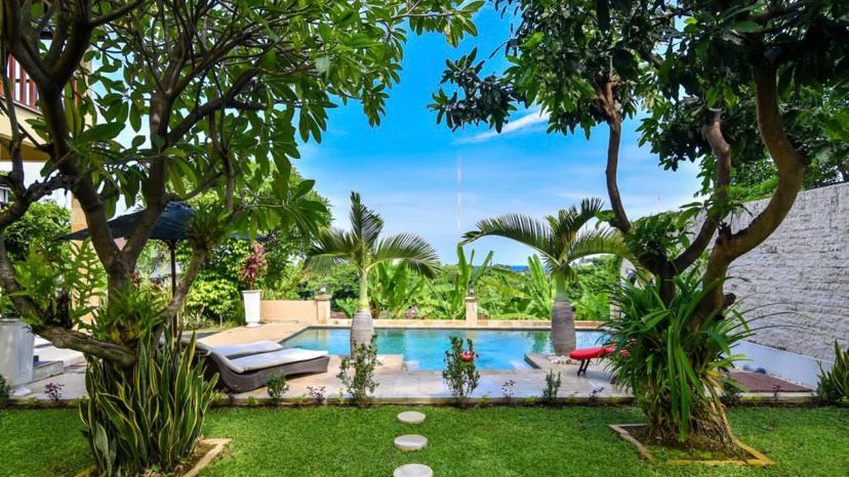 STUNNING BALINESE-STYLE VILLA IS IDEALLY SITUATED WITHIN WALKING DISTANCE TO THE BEACH AND LOVINA CENTER