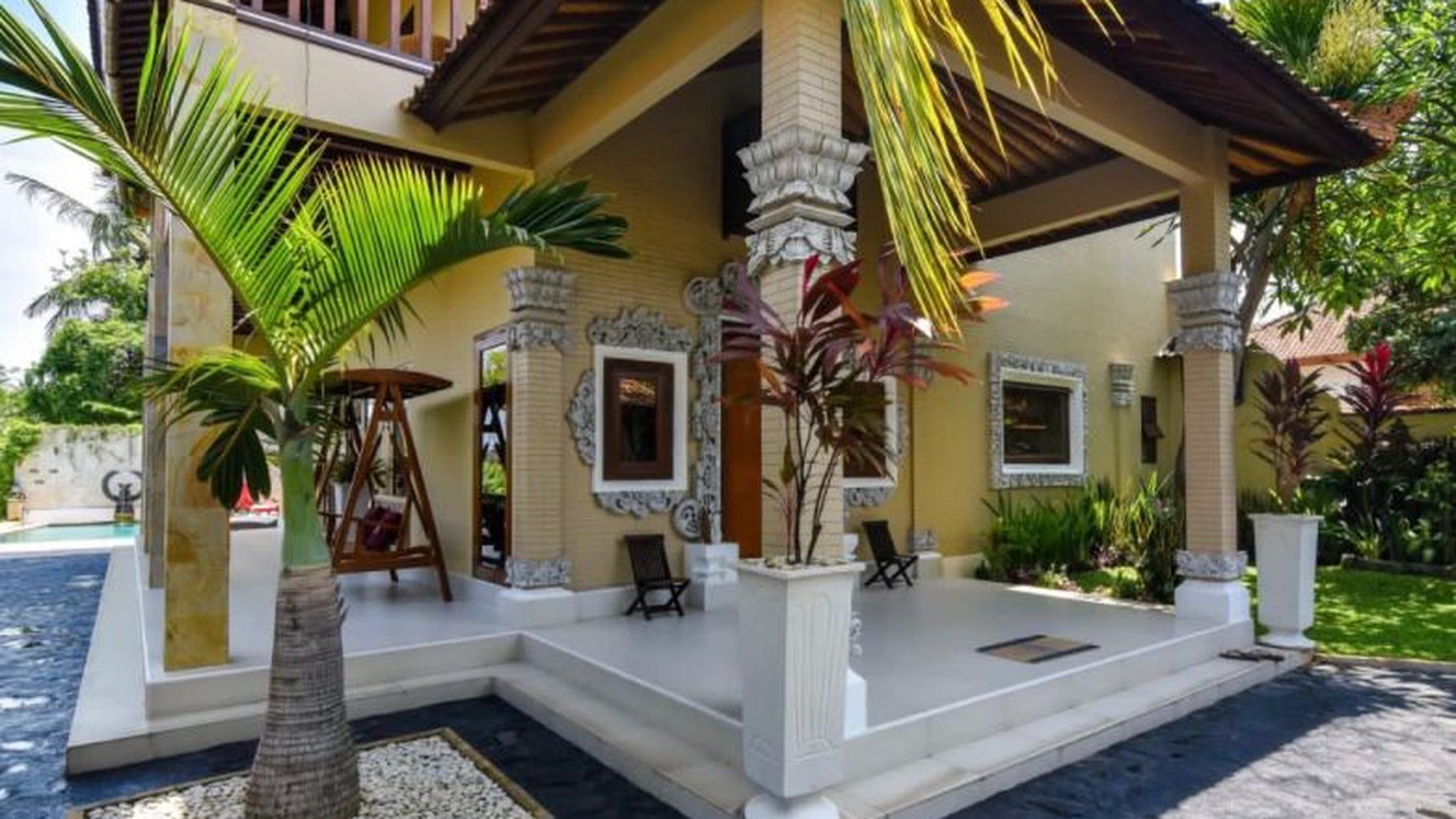 STUNNING BALINESE-STYLE VILLA IS IDEALLY SITUATED WITHIN WALKING DISTANCE TO THE BEACH AND LOVINA CENTER