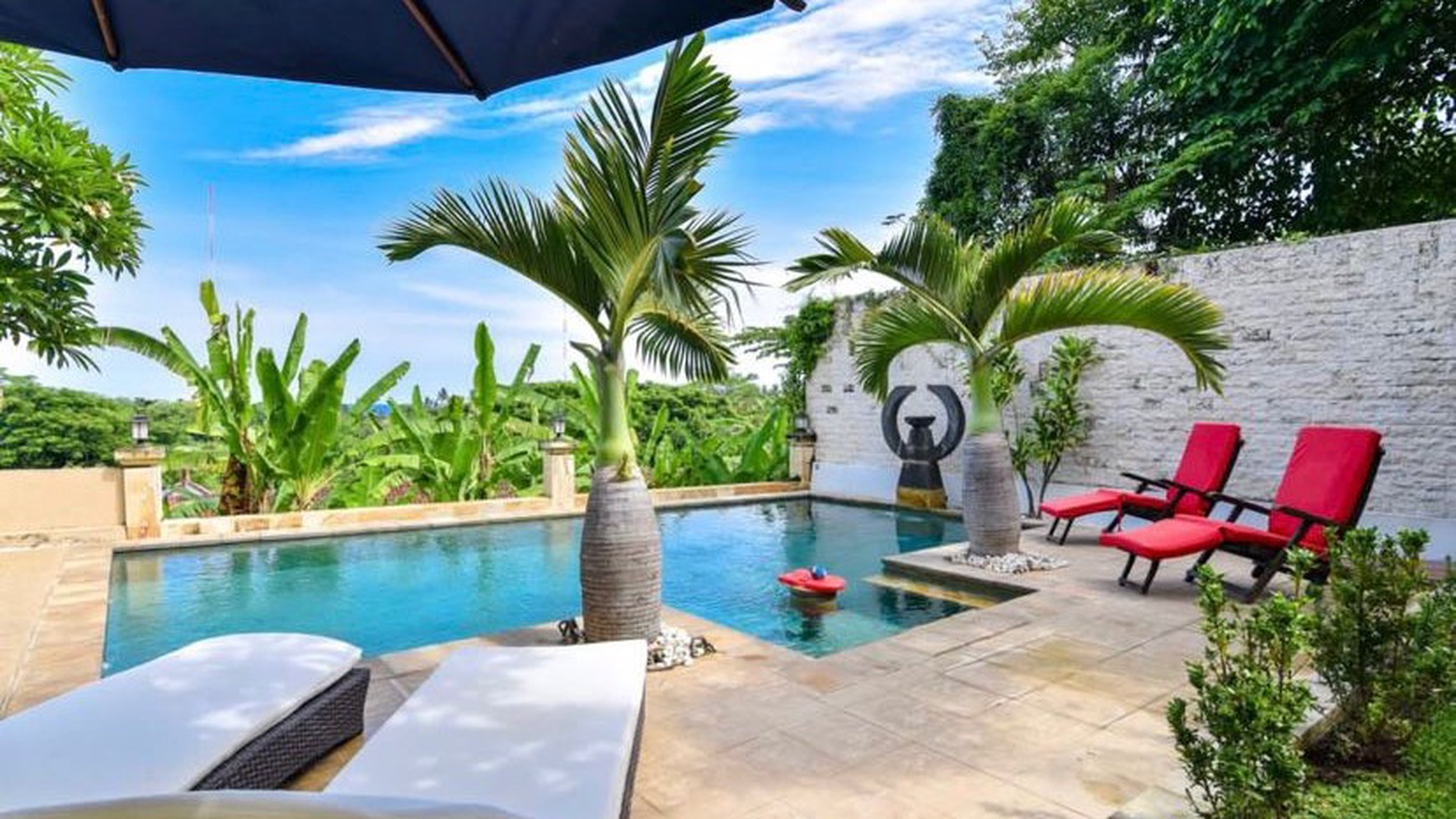 STUNNING BALINESE-STYLE VILLA IS IDEALLY SITUATED WITHIN WALKING DISTANCE TO THE BEACH AND LOVINA CENTER