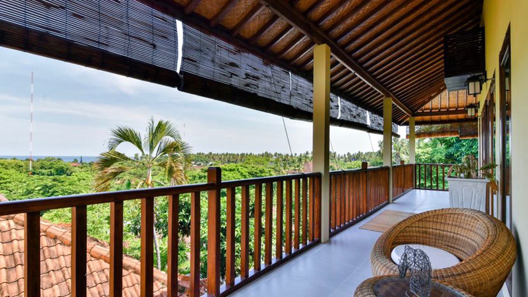 STUNNING BALINESE-STYLE VILLA IS IDEALLY SITUATED WITHIN WALKING DISTANCE TO THE BEACH AND LOVINA CENTER