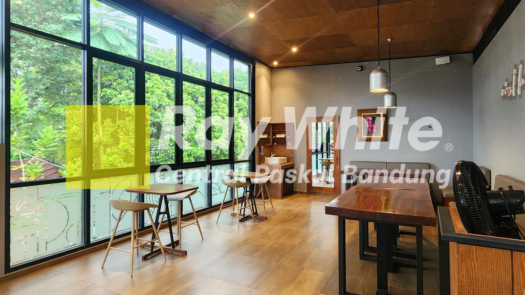 Rumah Usaha Eks Cafe di Sayap Dago Bandung