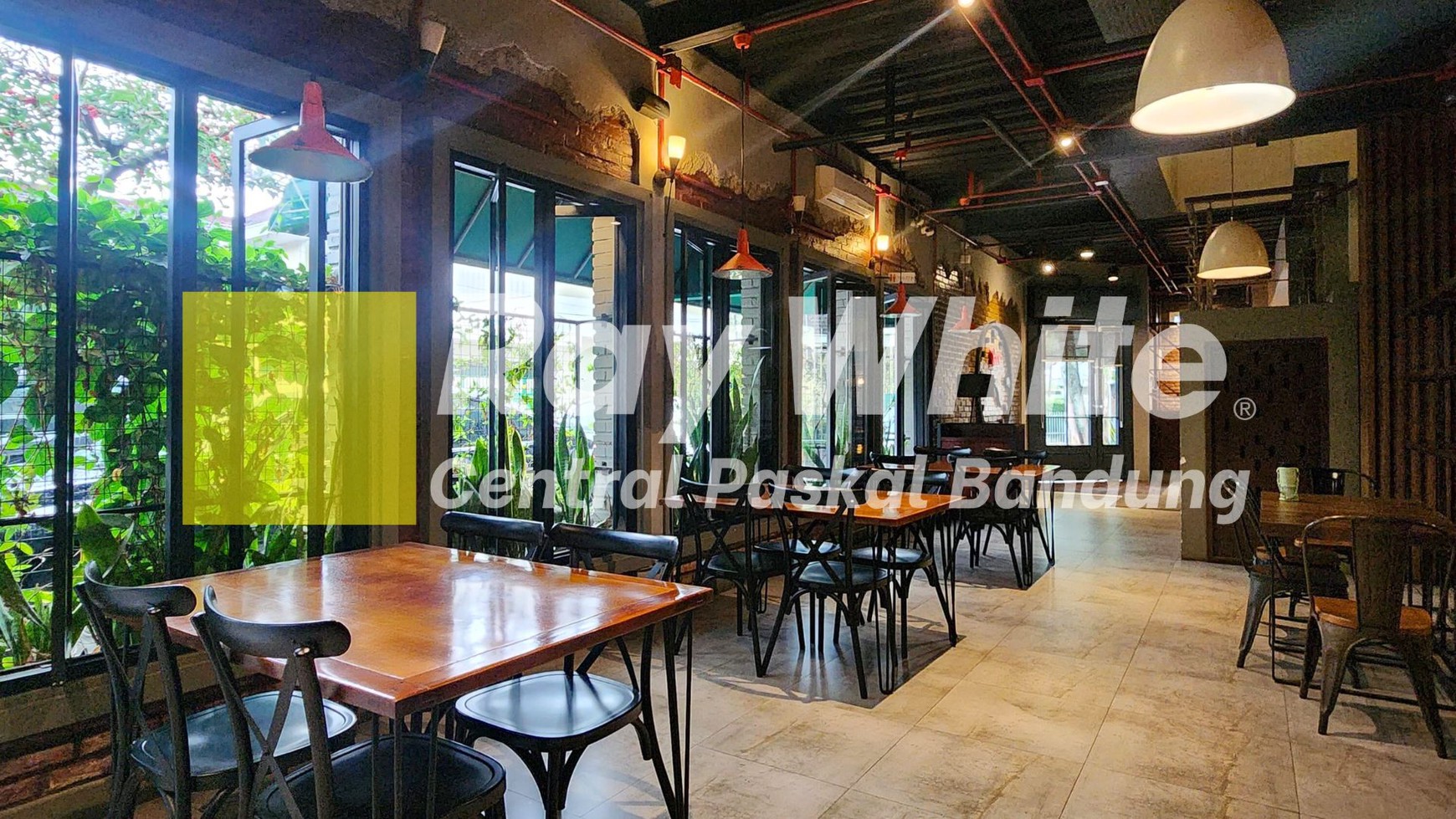 Rumah Usaha Eks Cafe di Sayap Dago Bandung