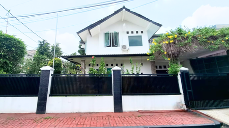 Rumah Hook Mewah 2 Lantai di Lebak Bulus, Jakarta Selatan