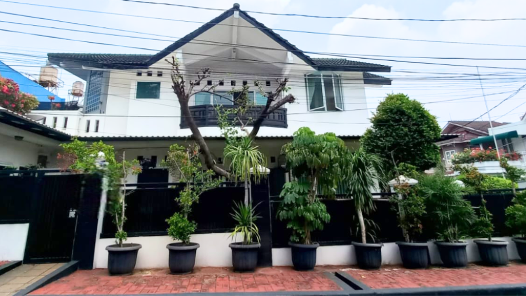 Rumah Hook Mewah 2 Lantai di Lebak Bulus, Jakarta Selatan