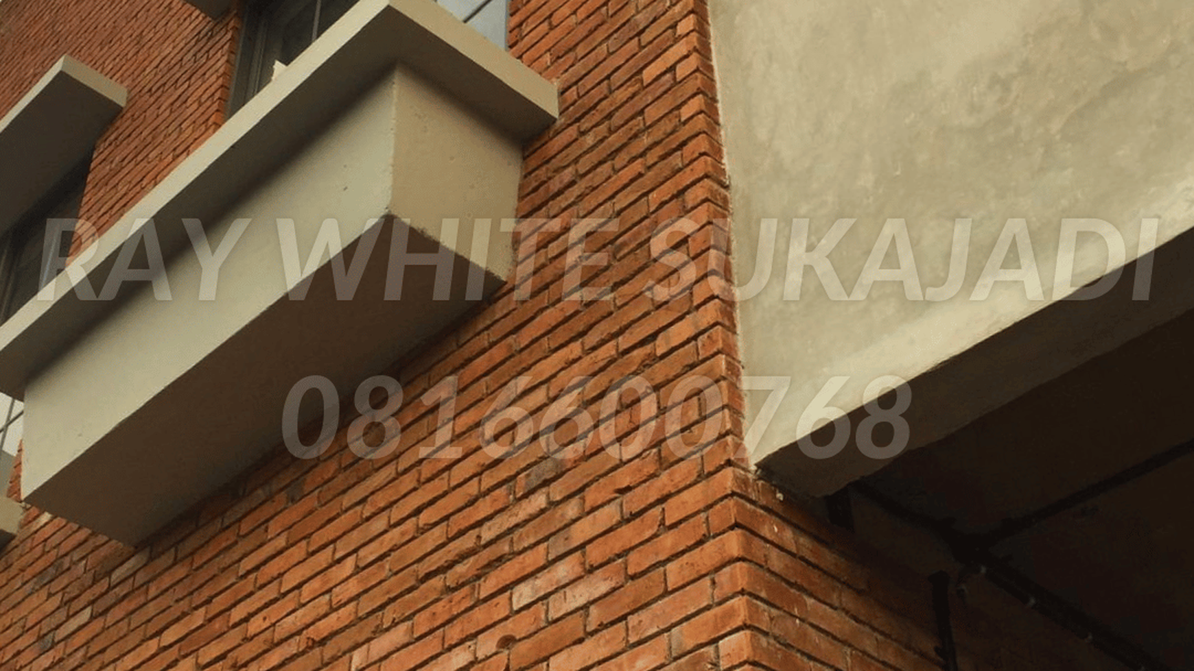 Dijual Rumah Di Sariwangi Dengan Industrial House Theme