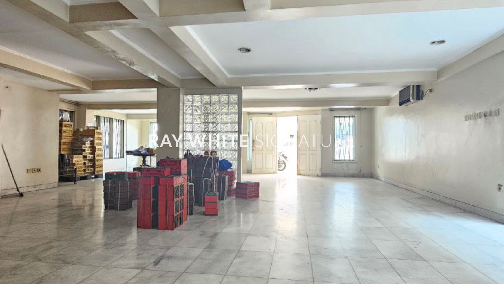Jual 2 Rumah Lama Untuk Usaha di Jl Cempaka Putih II