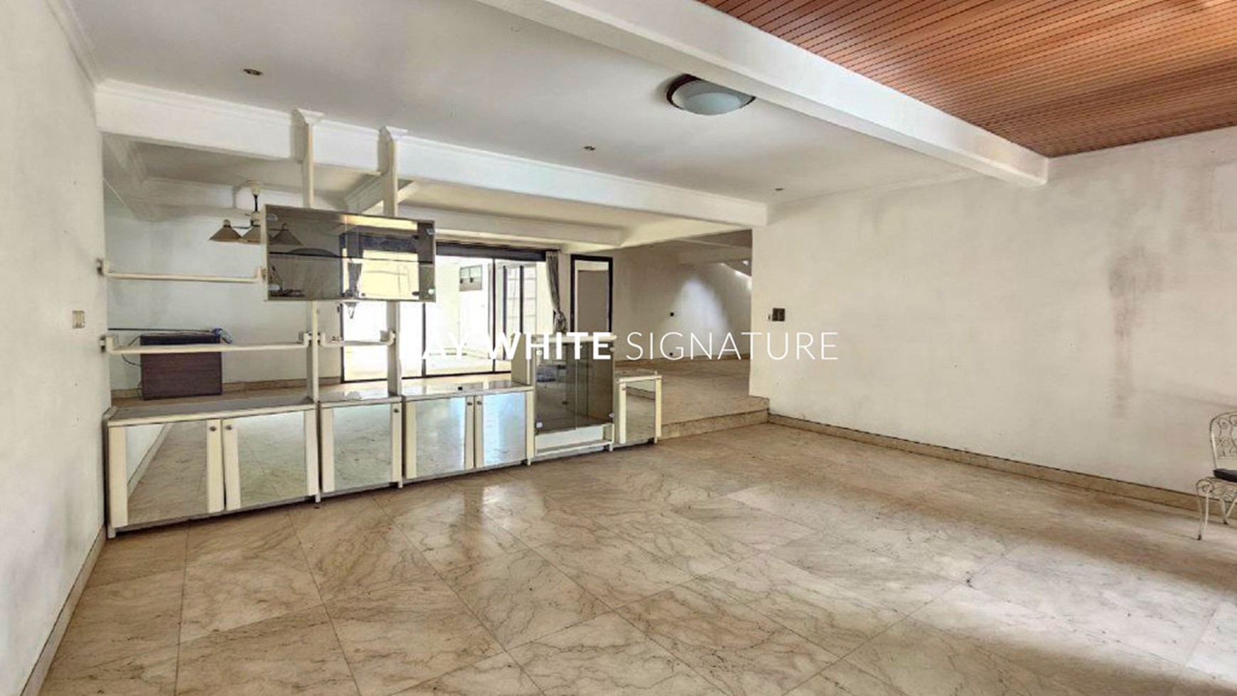 Jual 2 Rumah Lama Untuk Usaha di Jl Cempaka Putih II
