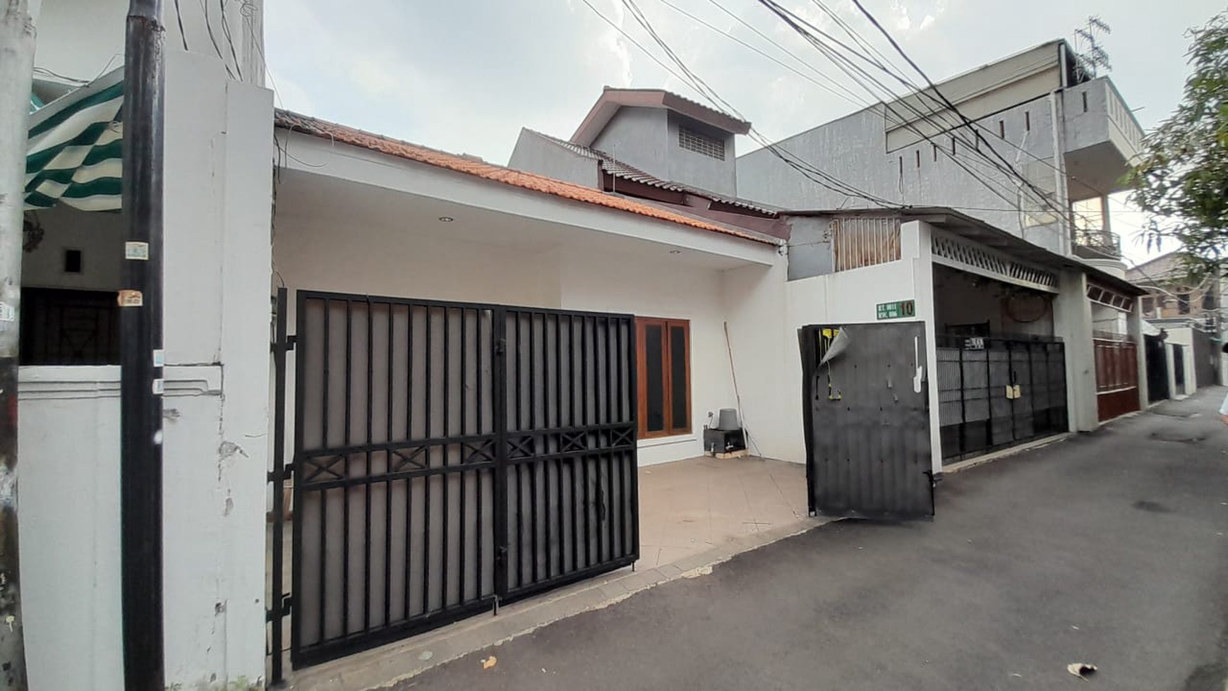 Rumah 1 1/2 Lantai di Jalan Tebet Barat Dalam