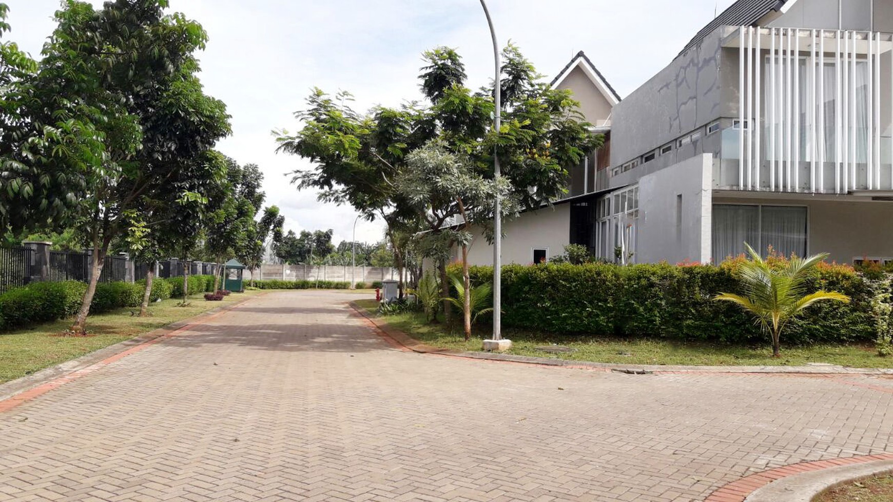 Rumah Bagus Di Discovery Eola Bintaro Jaya Sektor 9